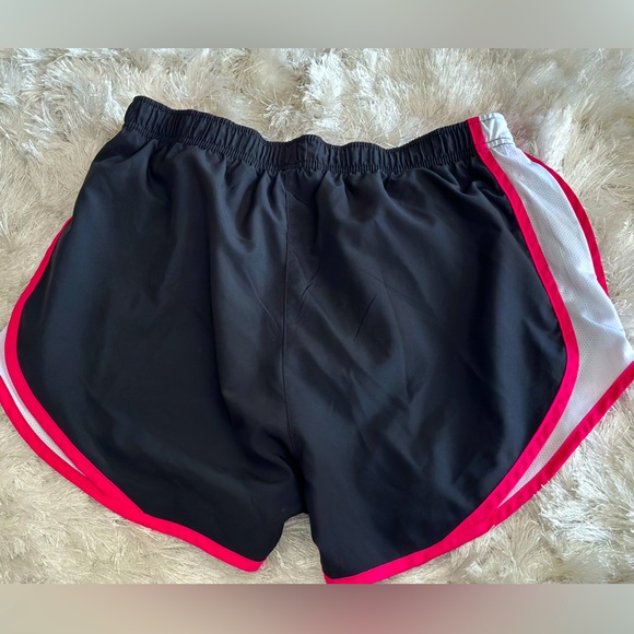 Nike Women's Dry Tempo Shorts - Picture 2 of 2
